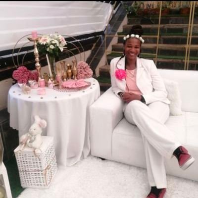 🤷🏾♀️Awesomely random 🔥.🇿🇦. Aviator 🛩️ Netball lover 🏐 living life to the fullest 🤸🏾♀️. 175cm tall. Retweeter of note 🐦