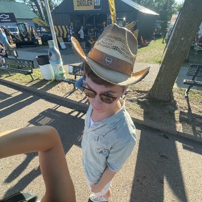 @TwinCitiesDSA member | @tcdsamasswork cadre | @ydsaumn alum