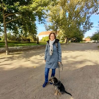 Autorin + Künstlerin
Neubeginn im Münsterland.
@KarinMuensterland@troet.cafe