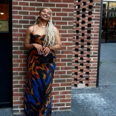 “There are no limits to your success. Not even the sky.” Advocate. Writer. Culinary Creative & Creator of Soul Flow Sundaze ✨ IG: mxdaryl. Season to Soul 🌹