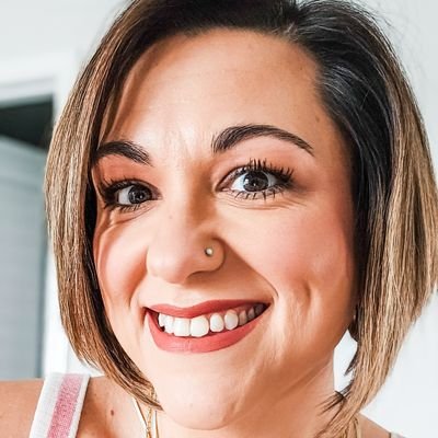 NicoleInScrubs's profile picture. 👩‍⚕️ #NICUNurse | #HealthCoach 💪 | #Bookworm 📚🎧 | The best #productrecs 🌟 #HealthyLiving #booklover #weightloss #nicu #nurse