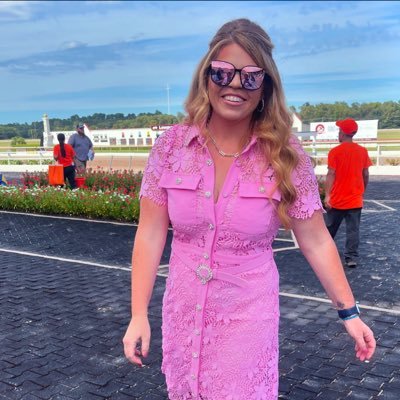 Adore the horse racing 🌎 - Full blooded Ginger Lady - Louisiana Downs Director of Racing - Shopping Expert