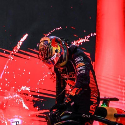 wOU4r's profile picture. 