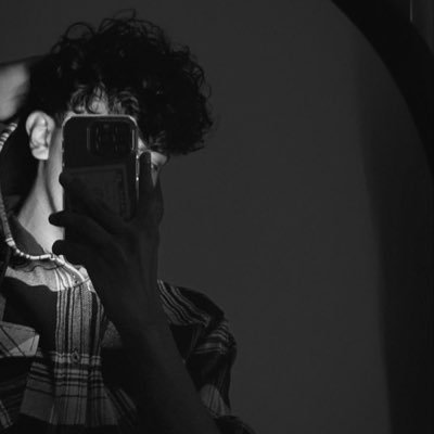 sltan_787's profile picture. أنا الذي أشعلَ قشّ عمره بنارِ الأفكار