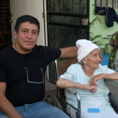 Medico , con un Master in Public Health de la Columbia Southern University, Vivo en Tijuana y San Diego. Pueden llamarme