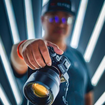Award-winning designer/photographer focusing on developing identity and brand recognition for both small and large businesses.