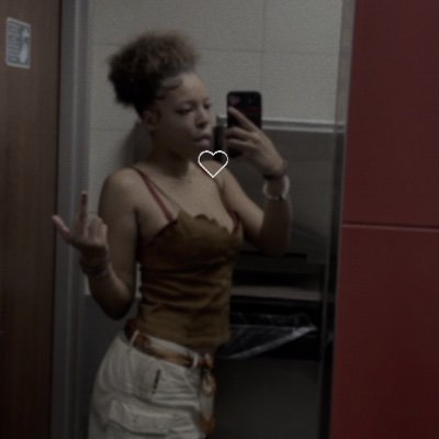 SavageCrystal4's profile picture. Just a fellow human mindin ha business 😘