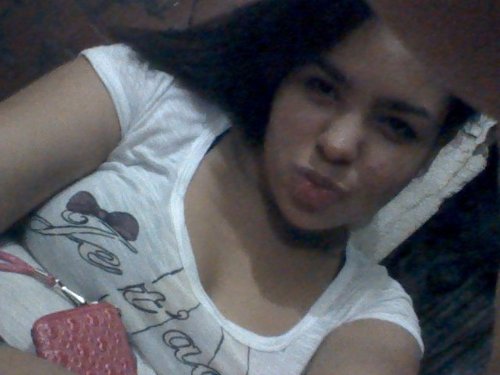 17 anos, Ariiana, super brincalhona, ignorante até DEMAIS quando necessario, inteligente, e sempre disposta a estar com as amigas, em ajudar os outros :) (: