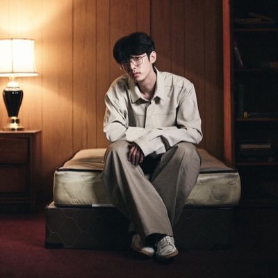 eaJwearings's profile picture. what is @eaJPark wearing? || help us if you know what eaJ wear, please send it to DM❤️