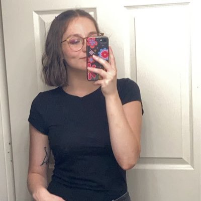 harlot_lilli's profile picture. small rodent person (she/her)