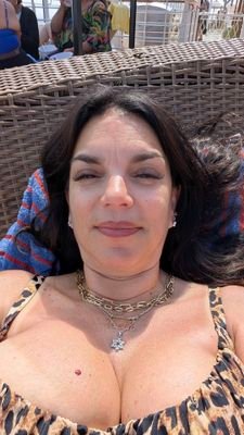 Hi!! I'm back posting my sexy pics and videos! showing off my HUGE natural 40 DD's and more! want to take pics in person? let me know! I'm only 4-10 110 lbs!!