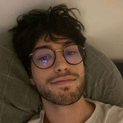 JuanKmilobb's profile picture. Mi vida es un tuit largo y mal redactado. 👀