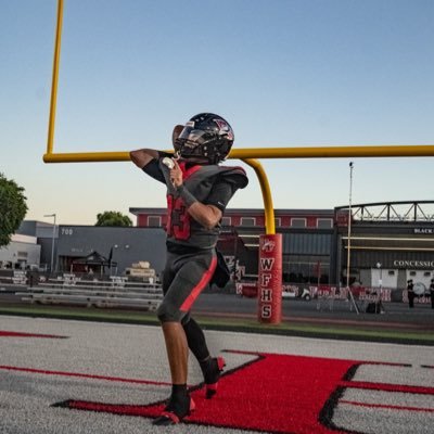 Dominick Barjona *Quarterback* 5’10* 163- student athlete 📚 4.67 GPA C/O 2027 Williams Field HS (6A) 480-622-4388 |NCAA ID# 2506645911