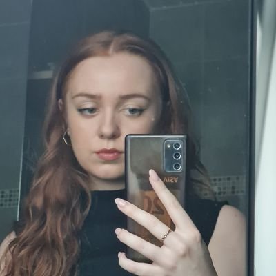 EmCxsar's profile picture. I live so I love