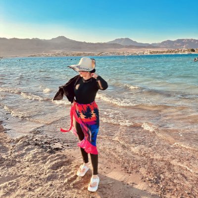 dinaahmdd's profile picture. 