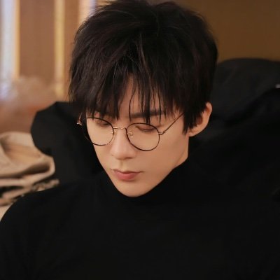 With his combination of charisma, towering stature, and a voice that seems almost otherworldly, he continues to shine. Soon: #书卷一梦, #珠帘玉幕, #折腰. 🎬