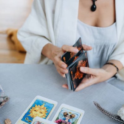 Intuitive, Oracle and Tarot🌈🌌 medium Reader 🧟🌟🌙. Reiki master. Open for accurate reading Dm me to make a booking and spiritual Guidance 💫💌