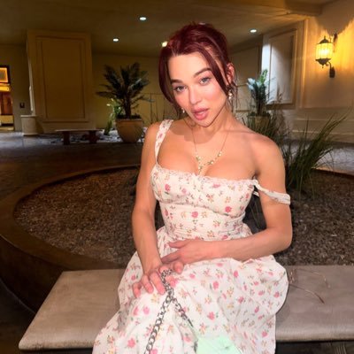 emmarose_rp's profile picture. 