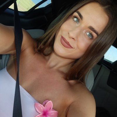 YT: Wiktoria Jaroniewska IG: wiktoriajaroniewskablog Tt: Wiktoriajaroniewska jaroniewskatrenuje@gmail.com