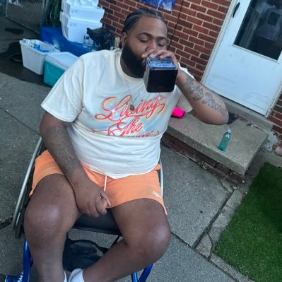 Handsome Fat Nigga Rollin'♿♿♿/ Co-Host of #TheSessionPodcast/Tax Free Apparel Founder/ Hustla of the Year #Westside #Detroit #7Mile #PeteGangOrNoGang
