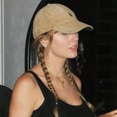 1VYCARP's profile picture. definitely a taylor swift x sabrin carp. stan 🫀