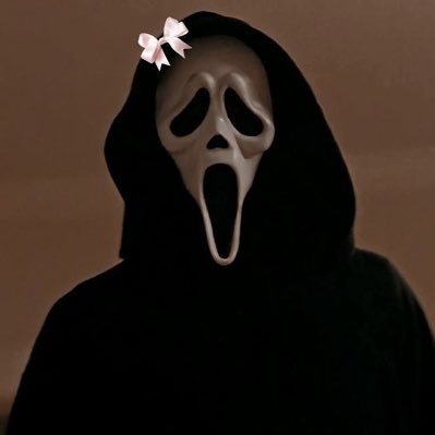20 #johnny: this bitch cant keep me outta her fucking mouth