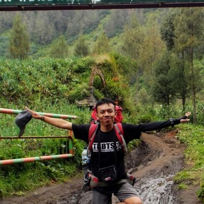 ghofur42's profile picture. 