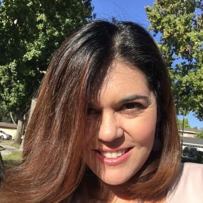 ...Abogada y Comunicadora Social. Petrista hasta los tuétanos. Aún así, creo que en este país cabemos todos.