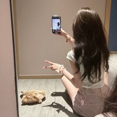 日常会分享一些生活碎片,由于长期单身需要收一只男M,一起探讨生活的乐趣。拒绝重口味,接受萌新。喜欢的可以添加女王电报https://t.co/nfchkOzFL0