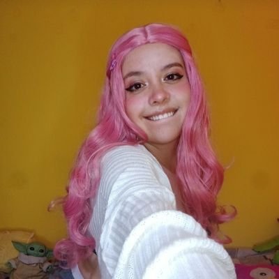 Soy streamer profesional xd en twitch uwu: valerukyy
y hago contenido de comedia cringe :D tambien subo sets de fotos en mi link besitos