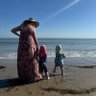 wahineshannon's profile picture. 🌱🌻🇺🇦🌊💙🌈🌎 🟧daughters💕Spedteacher(ret)💙Voteblue🌸garden🌊ocean 🎶music🐶dogs Democracy🇺🇸BLM 🐝kind meidasmighty LGBTQ climatecrisis #StrongerTogether