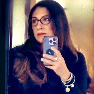 Jarocha de ♥️y mexicana por bendición 🇲🇽. Aquí no se defienden las injusticias, se critica x igual políticos oportunistas y corruptos x una democracia justa.