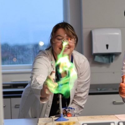 Science ECT and Year 9 form tutor @PutteridgeHSch 👩🏻🔬🧪🧬 Science PGCE @uniofbeds 🔬 Zoology grad @uniexecornwall 🐾 nerdy reader 📚🪴