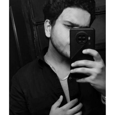 INDIAN
active on Insta🎃 
Navy💜
🌟⚓💜
#Nevergiveup
