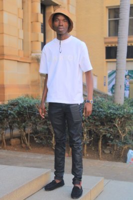 Security officer awgcwali yini surecase ngeke ngizwe ngawe.....