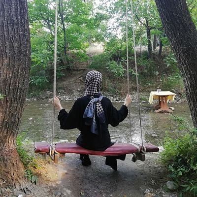 burcu_yss's profile picture. War ile yok arasında, 
an içinde an
Tam bir Oğlak kadını
Çok bil az konuş