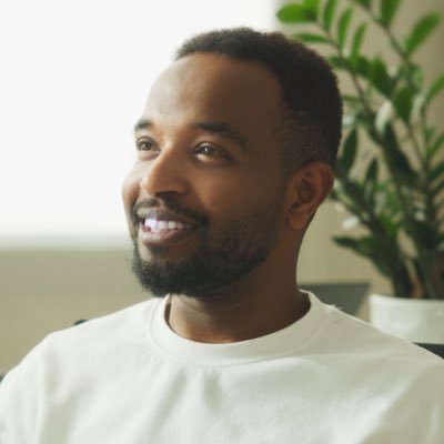 itshouri's profile picture. Creative Designer.