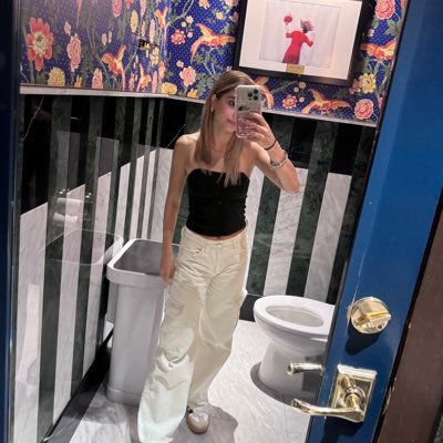 LoreArevalo4's profile picture. :)