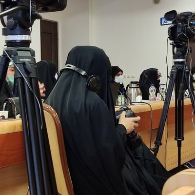 تَكسِرنا الحياة فَيَجبُرنا الله
زندگى ما را شكست ميدهد
و خدا شكستِمان را جبران میکند
خبرنگار حوزه علم و فناوری علی الخصوص شرکت های دانش بنیان