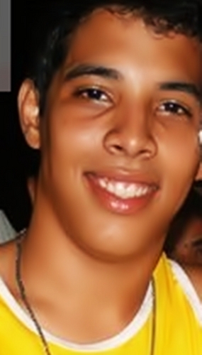 Sou αquele que você NUNCA serα,
    Posso nαõ ser perfeito,
Mαis sαõ os meus defeitos que fαzem eu ser único.