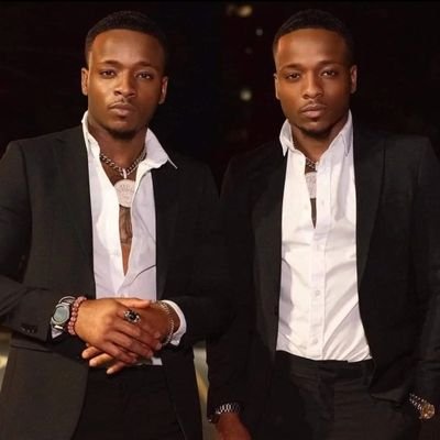 MODEL/ACTORS identical twins jeremia and Justin farrar. actors on season 1 of CW