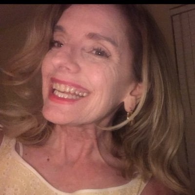 Lauraune22's profile picture. 