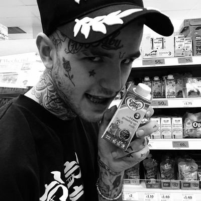 estoy escuchando a bhavi mientras pienso en conocer a p1harmony pero con ganas de charlar con lil peep