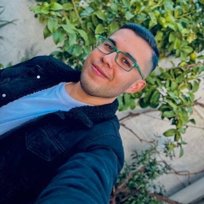 Padre, pareja, hijo y hermano. respeto al derecho y al orden establecido.