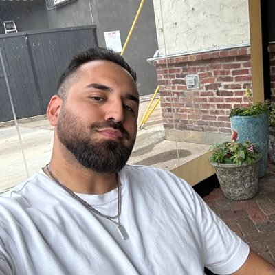 montes_andress's profile picture. newest laker fan