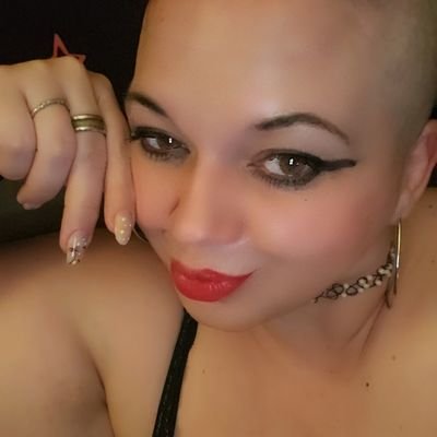 Melpsuccube's profile picture. Petite soumise qui aime se prend en photo pour avoir le plaisir de charmé les personnes femmes ou homme ...