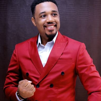 CurtisKakeu's profile picture. 💡 |  CEO Founder de SEED & CRUNCHFOOD 
🚀 |  Je partage mon parcours pour aider les entrepreneurs et passionnés d'Afrique à développer leurs projets