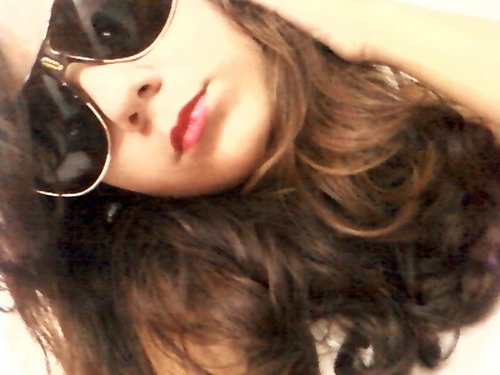 Menina feliz querendo curtir a vida!!!!