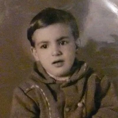 حِس میکنم اگه طُ نباشی هیچی تو دنیا نیست كِ بتونه خوشحالم کنه