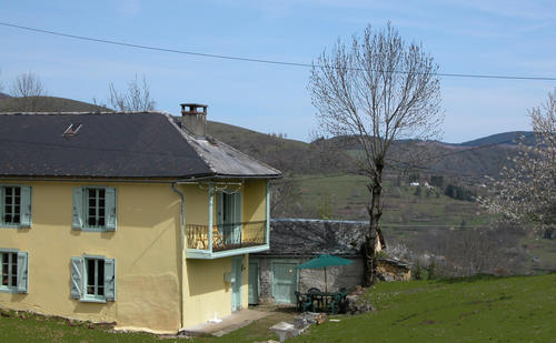 Superbly situated gite with panoramic mountain views
